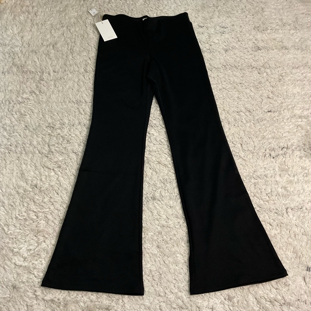 Aritzia Wilfred Candace flare plants BLACK
